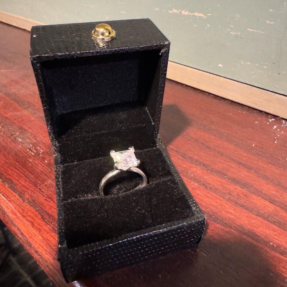 2 carat princess cut diamond ring